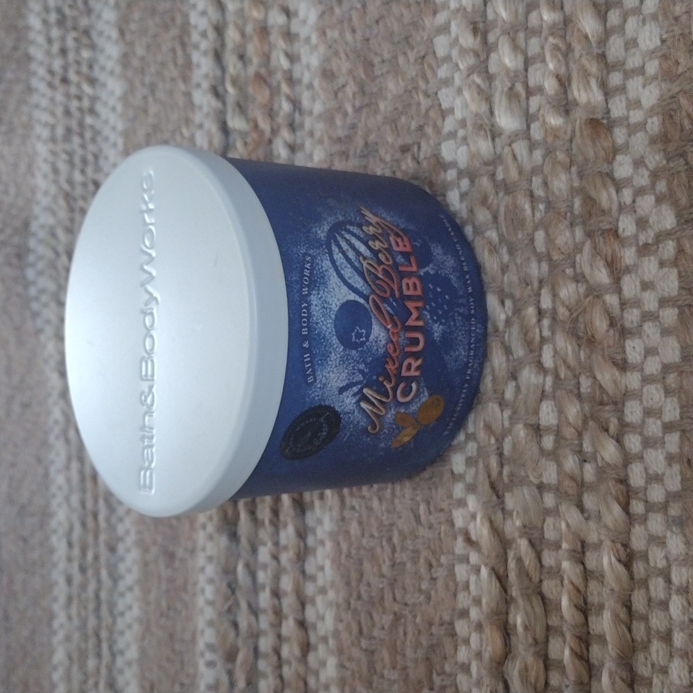 🌿 Bath & Body Works Mixed Berry Crumble Soy Candle
